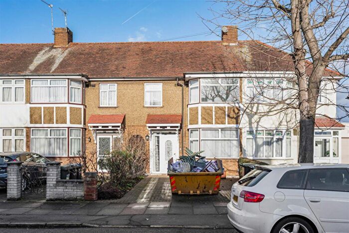 3 Bedroom Terraced House For Sale In Chestnut Road, Enfield, EN3