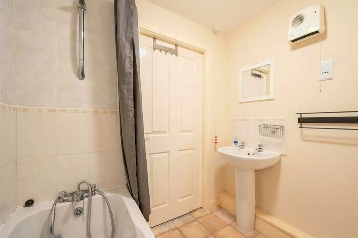 2 Bedroom Flat To Rent In Jenkinson Grove, Armthorpe, Doncaster, DN3