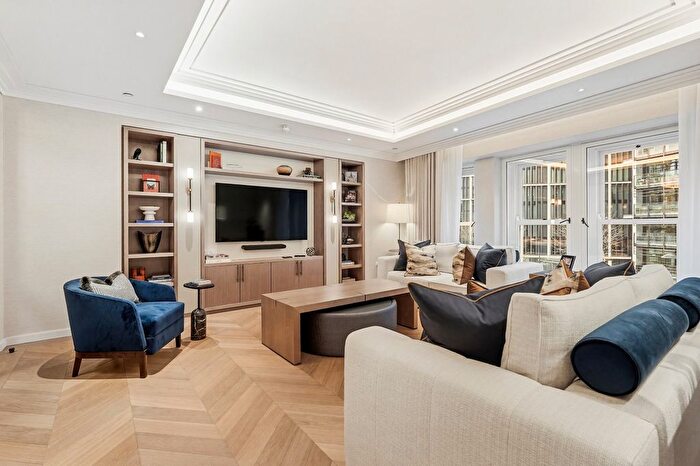 4 Bedroom Flat To Rent In Basil Street, Knightsbridge, London, SW3