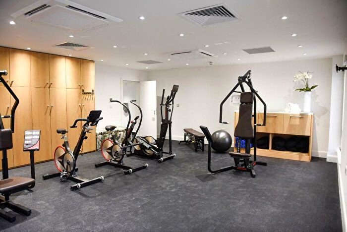 2 Bedroom Retirement Property For Sale In Steepleton Court Cirencester Road Tetbury, GL8