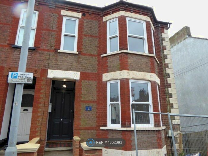 2 Bedroom Maisonette To Rent In Clarendon Road, Luton, LU2