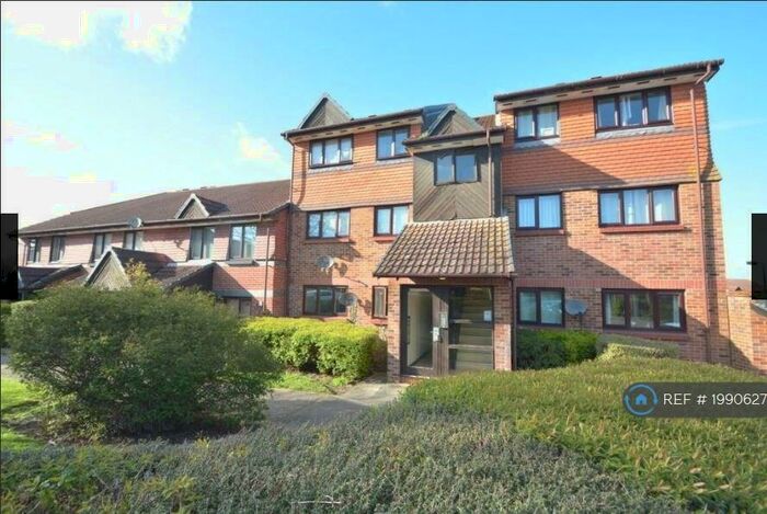 2 Bedroom Flat To Rent In Maltings Court, Witham, CM8