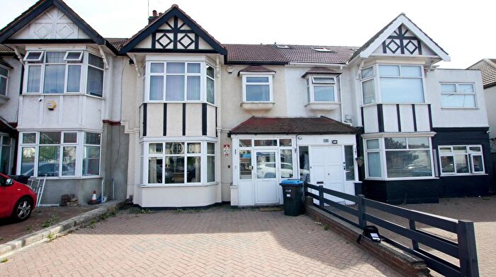 3 Bedroom Terraced House For Sale In Eastern Avenue, Ilford, IG4