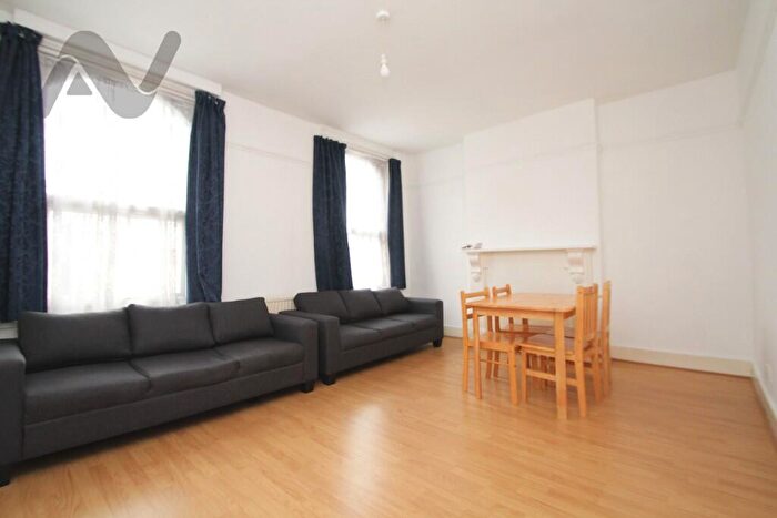 3 Bedroom House Of Multiple Occupation To Rent In Stroud Green Road, London, N4