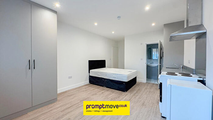Studio To Rent In Dunstable Road Luton, LU4