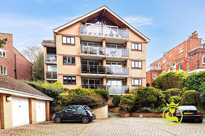 2 Bedroom Flat For Sale In Harbour Views- Casterbridge Court, Alton Road, Lower Parkstone, Poole, BH14