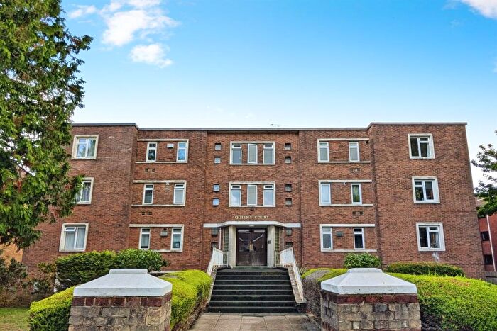 1 Bedroom Flat To Rent In Queens Court, SO15