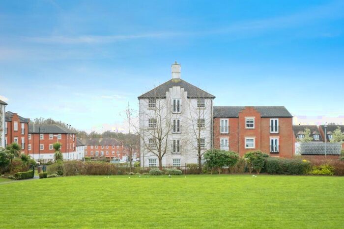 2 Bedroom Apartment To Rent In Horseshoe Crescent, Birmingham, B43