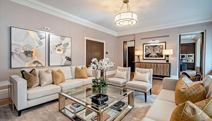 2 Bedroom Flat To Rent In Duke Street, Mayfair, London, W1K