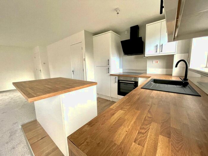 3 Bedroom House To Rent In Manor Farm Close, Carlton, Barnsley, S71