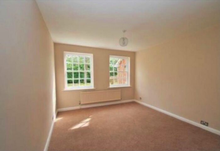 2 Bedroom Flat To Rent In Colinswood Road, Farnham Common, Slough, South Bucks, SL2