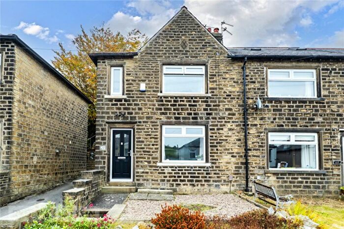 3 Bedroom End Of Terrace House For Sale In Longlands Road, Slaithwaite, Huddersfield, West Yorkshire, HD7