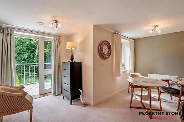 2 Bedroom Flat For Sale In Shackleton Place, Devizes, Wiltshire, SN10