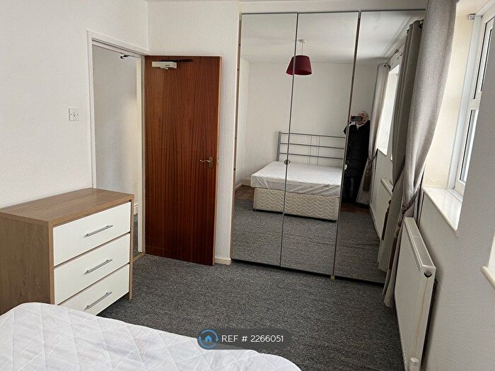 1 Bedroom Flat To Rent In Queens Promenade, Blackpool, FY2