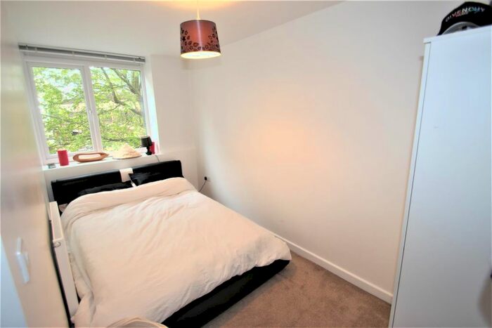1 Bedroom Flat To Rent In Isambard Brunel Road, Portsmouth, PO1