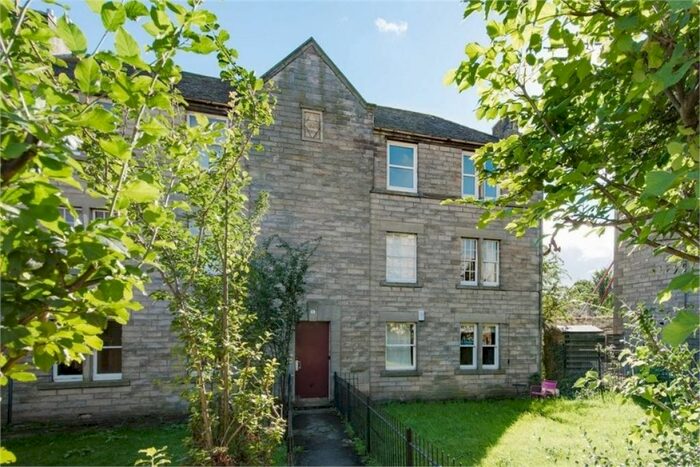 2 Bedroom Flat To Rent In Sunnybank, Edinburgh, EH7