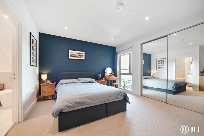 2 Bedroom Flat For Sale In Chelsea Court, Leytonstone Road, London, E15