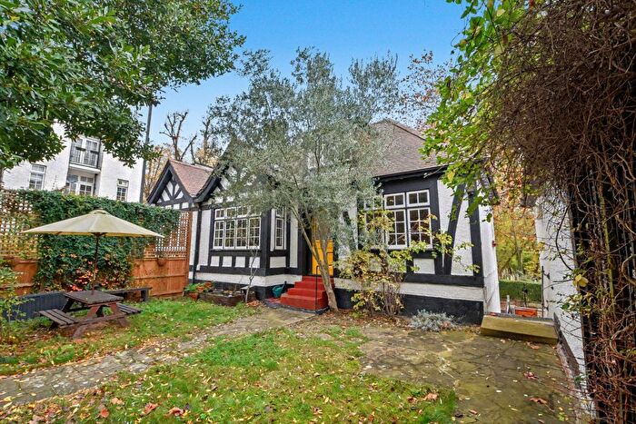 4 Bedroom Flat For Sale In Makepeace Avenue, Highgate, London, N6