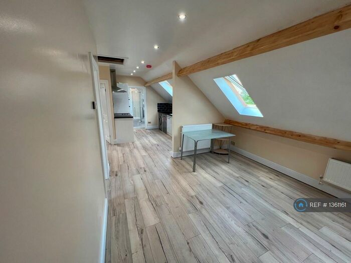 2 Bedroom Flat To Rent In Lower Hillmorton Rd, Rugby, CV21