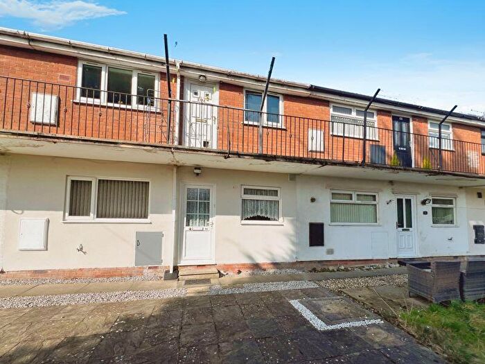 2 Bedroom Flat To Rent In Alexandria Drive, Westhoughton, Bolton, BL5