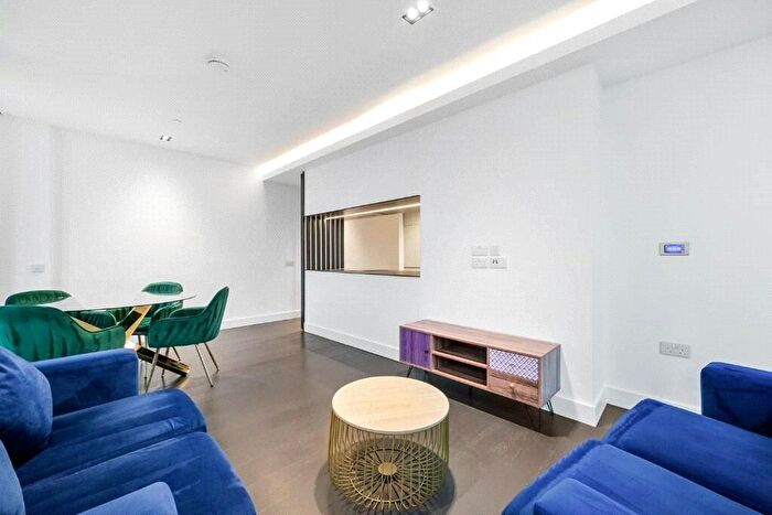 2 Bedroom Flat To Rent In Marsh Wall, London, E14