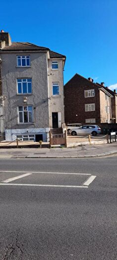 1 Bedroom Flat To Rent In Lower Ground Flat Sydenham | Immediately Available | £ Pm, SE26