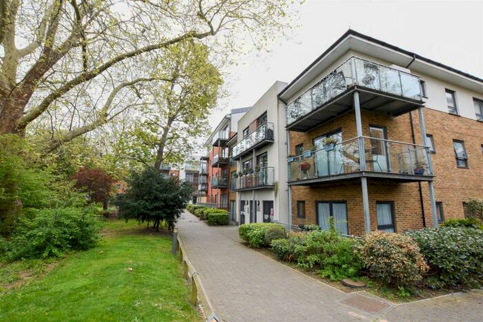 2 Bedroom Apartment To Rent In Desvignes Drive, London, SE13