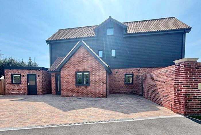 4 Bedroom Detached House For Sale In Sidegate Road, Hopton, NR31