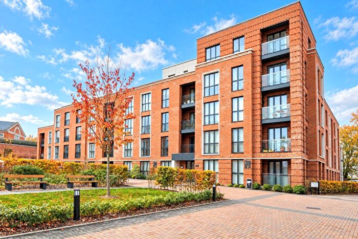 2 Bedroom Flat For Sale In Fellowes Rise, Winchester, Hampshire, SO22