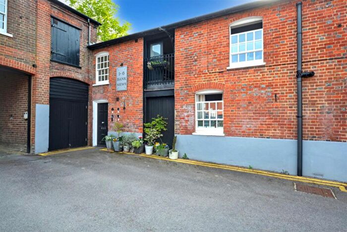 2 Bedroom Apartment For Sale In High Street, Tring, HP23
