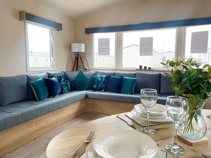 3 Bedroom Mobile/park Home For Sale In Corton, NR32