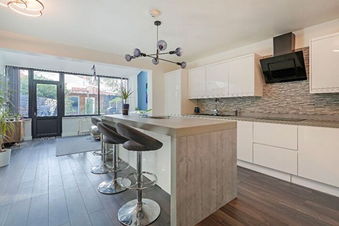 4 Bedroom Terraced House For Sale In Southgrove Road, Sheffield, S10