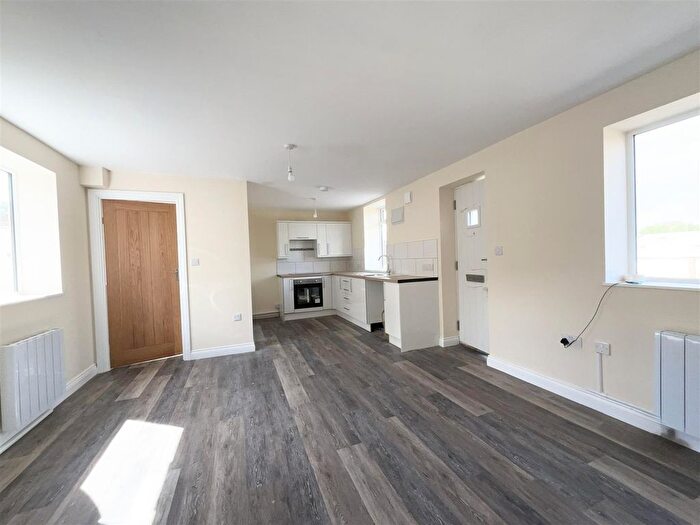 1 Bedroom Flat To Rent In Parsonage Street, Dursley, GL11