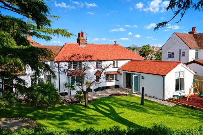 3 Bedroom Detached House For Sale In Ashacre Lane, Worthing, BN13