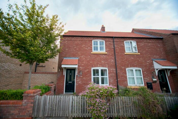 2 Bedroom End Of Terrace House To Rent In Shinewater Park, Kingswood, Hull, HU7