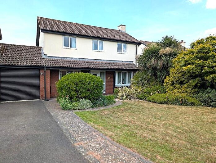 4 Bedroom Link Detached House For Sale In Fulmar Close, Thornbury, BS35