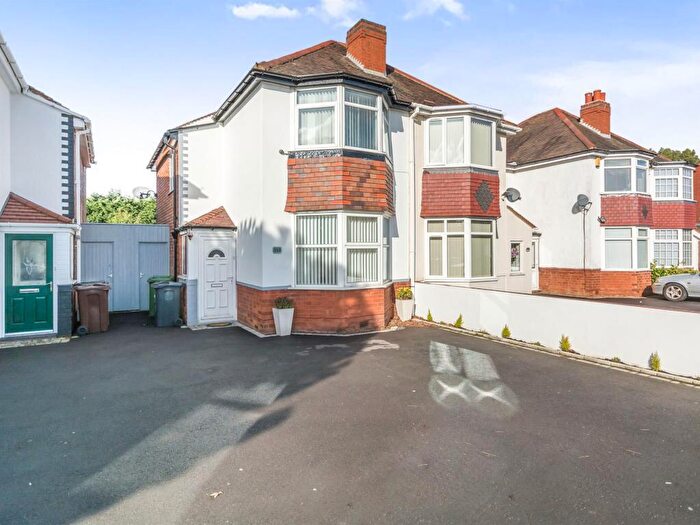 4 Bedroom Semi Detached House For Sale In Marshall Lake Road, Shirley, Solihull, B90