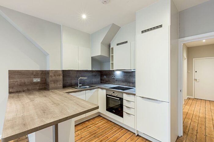 2 Bedroom Flat To Rent In Shacklewell Lane, London, E8