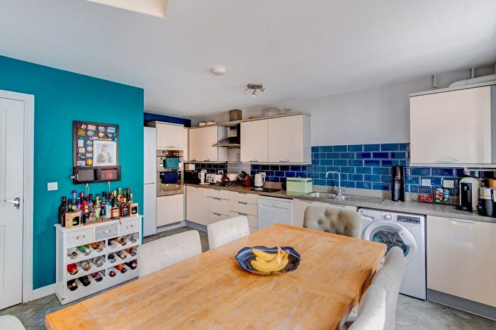 5 Bedroom Detached House To Rent In Dixon Close, Enfield, Redditch, Worcestershire, B97