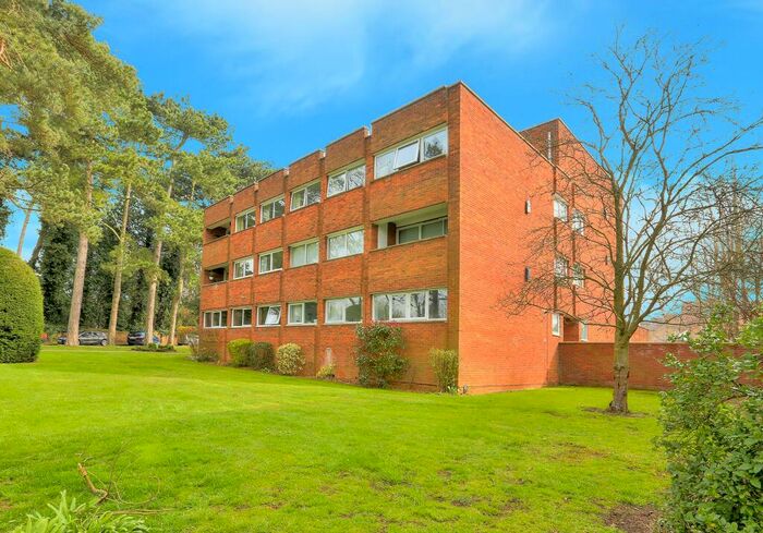 2 Bedroom Apartment To Rent In Crosthwaite Court, Stewart Road, Harpenden, Herts, AL5
