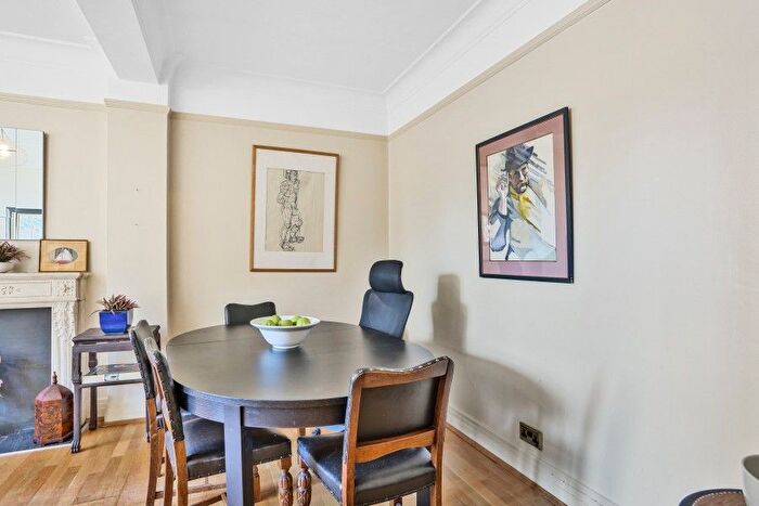 2 Bedroom Flat To Rent In Church Close, Kensington Church Street, London, W8