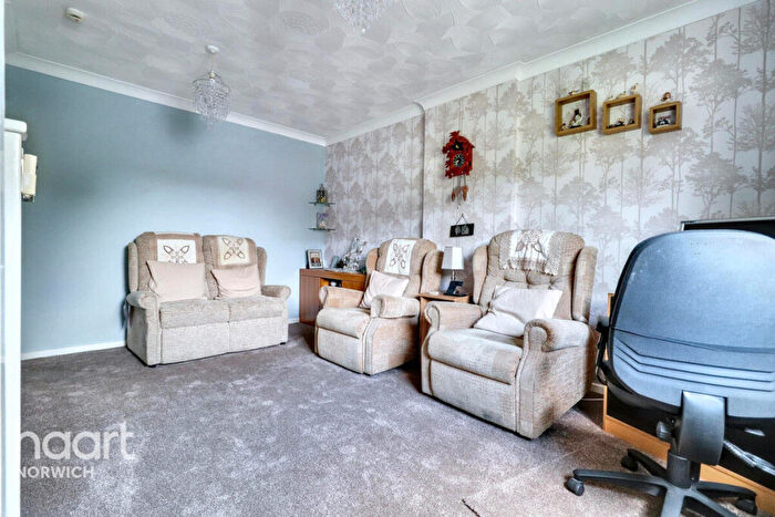 2 Bedroom Chalet For Sale In Wenman Court, Norwich, NR5