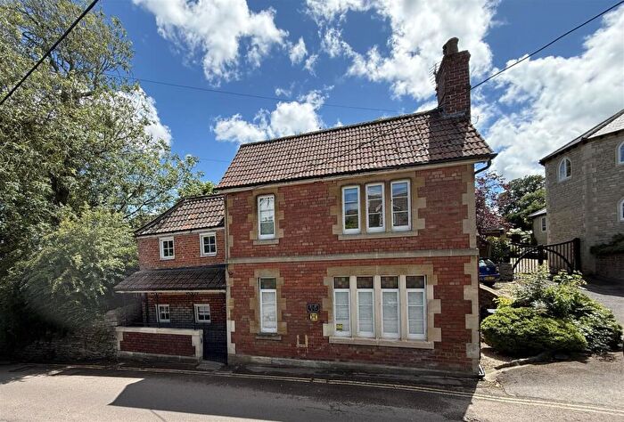 3 Bedroom Detached House For Sale In Lowden Hill, Chippenham, SN15