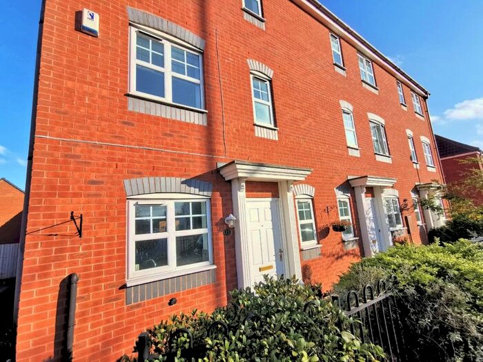 4 Bedroom Semi-Detached House To Rent In Jubilee Gardens, Erdington, Birmingham B23