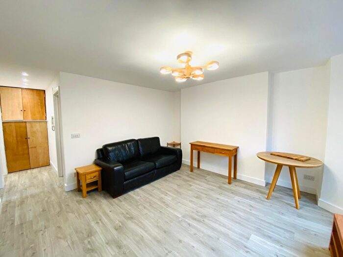 1 Bedroom Flat To Rent In Medina Villas, Hove, BN3