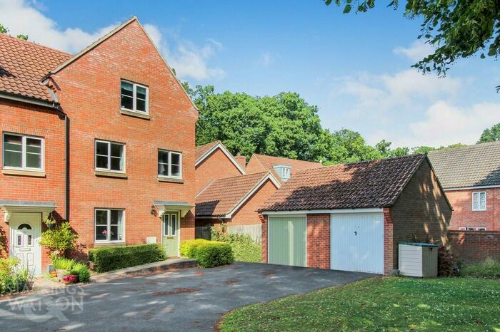 4 Bedroom Town House To Rent In Nelson Drive, Little Plumstead, Norwich, NR13