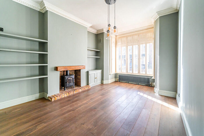 2 Bedroom Flat For Sale In Nelson Road, Crouch End, N8
