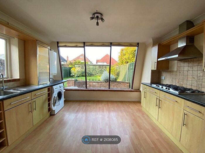 2 Bedroom Flat To Rent In Charminster, Bournemouth, BH8