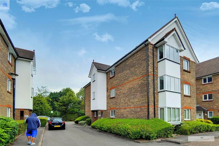 1 Bedroom Flat To Rent In Granville Place, Pinner, Middlesex, HA5