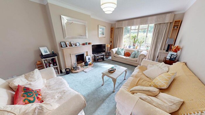 2 Bedroom Flat To Rent In Furze Hill, Hove, BN3